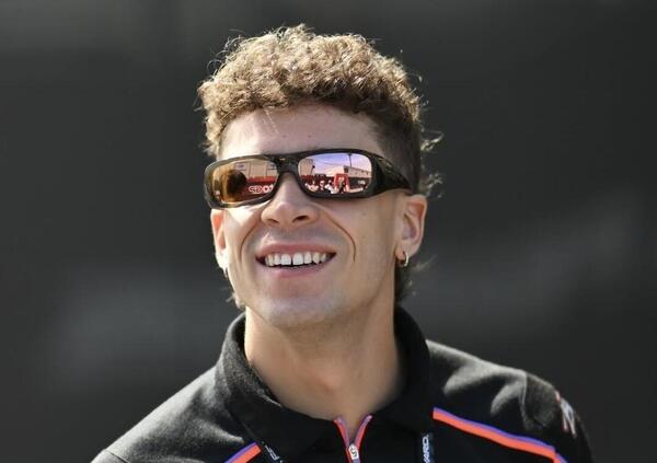 È primo, ma mette sempre davanti gli altri: Marco Bezzecchi a Motegi col “non sono schiavo dei controlli” ha conquistato anche i puristi