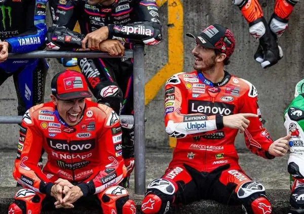 Nella domenica dei simboli a Motegi, quel fumo sotto le chiappe di Pecco Bagnaia dice tantissimo anche sui suoi errori e quelli di tutti noi che (ce) lo raccontiamo