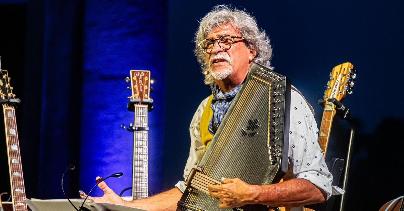 Intervista totale a Ezio Guaitamacchi! &ldquo;Se sei cresciuto con David Bowie, a che serve Lucio Corsi?&rdquo; Il decano del giornalismo rock tra il mito Jim Morrison e Trump con la faccia da maiale. E sui Nirvana e Red Ronnie&hellip;