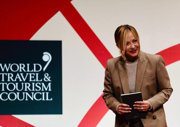 Abbiamo letto la versione indiana della biografia di Meloni. Com&#039;&egrave;? Uguale a quella in italiano ma con la prefazione di Modi: &ldquo;Giorgia rispecchia i nostri valori&rdquo;. Perch&eacute; il &ldquo;sovranismo de noantri&rdquo; piace a Delhi?