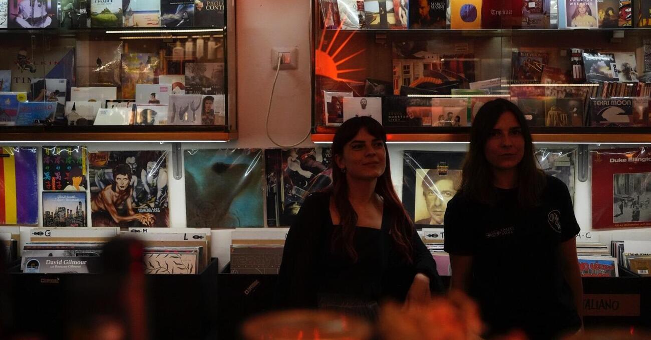 La folle storia del Supersonic Record Store, che da Foligno porta la gente a New York partendo da un ex cinema a luci rosse