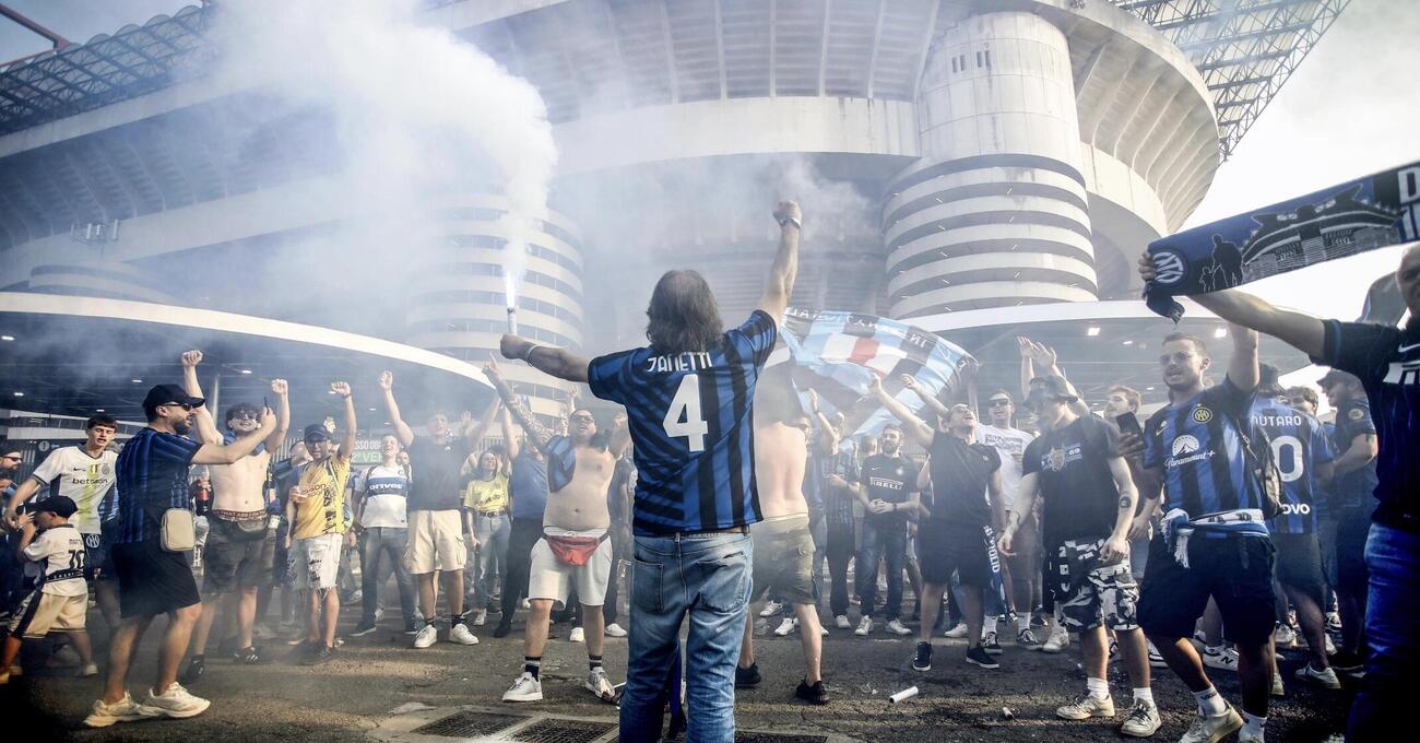 San Siro venduto e abbattuto. Il saluto degli ultras dell&rsquo;Inter e di Nino Ciccarelli: &ldquo;Luci a San Siro non ne accenderanno pi&ugrave;, ma nessuno pu&ograve; demolire i ricordi&rdquo;