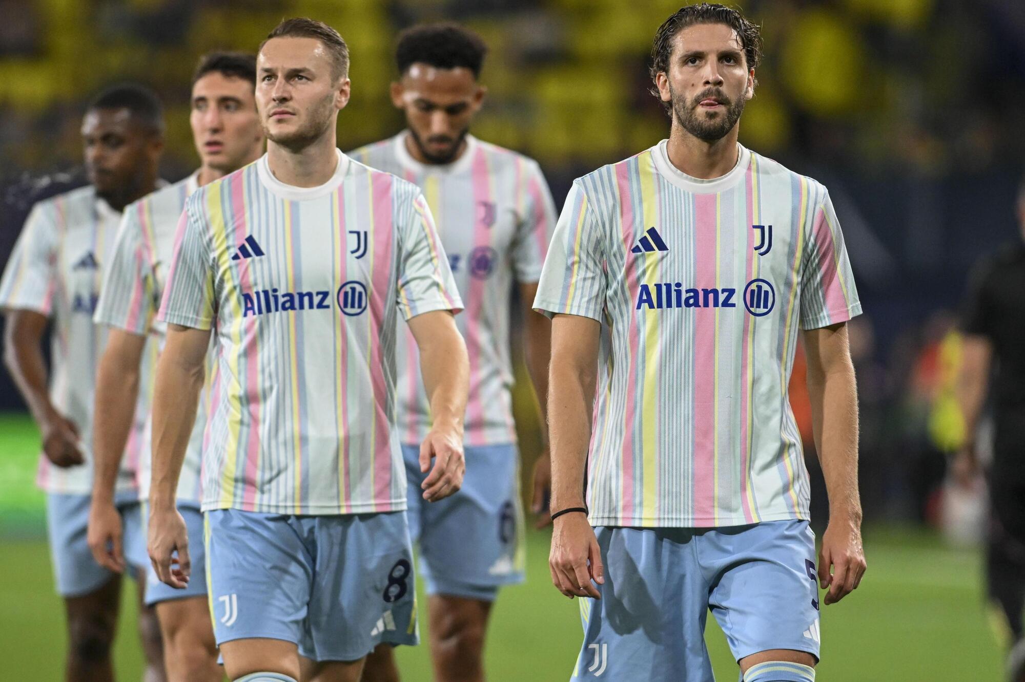 I volti poco convinti di Koopmeiners, Locatelli, Cambiaso, Kelly e Kalulu prima di Villarreal-Juventus