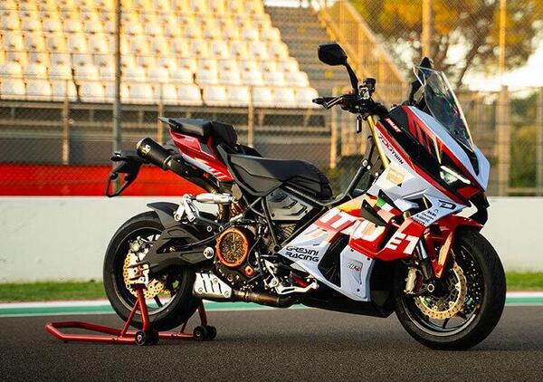 [VIDEO] Fu*k the customer! A gas aperto con l&#039;Italjet Dragster 700 Twin sul circuito di Imola come se fosse normale