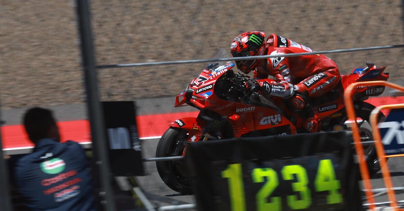Dal dominio a Motegi al disastro di Lombok: Cosa sta succedendo tra Ducati e Pecco Bagnaia? Breve cronaca di un gioco molto pericoloso