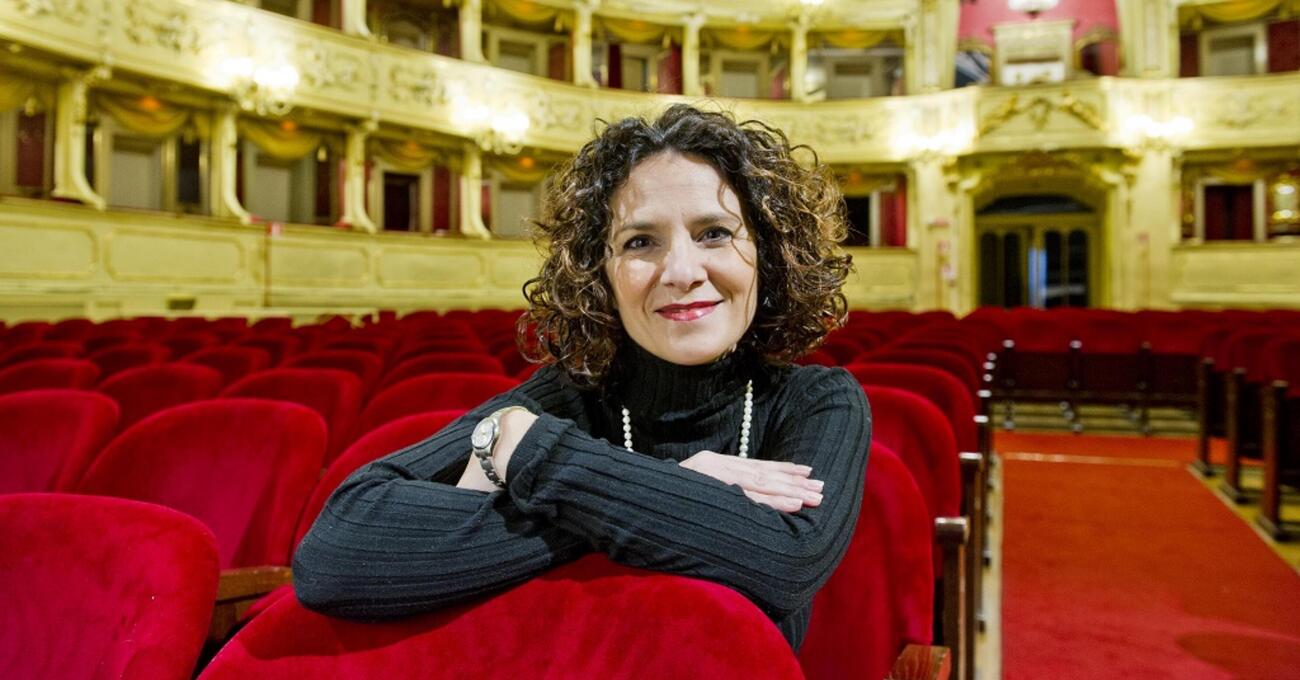 Scandalo San Carlo, anche Fedora Sorrentino, come Spedaliere e Tzempetonidis, assunta per un ruolo che prima non esisteva: ma quante cariche si sono inventati?