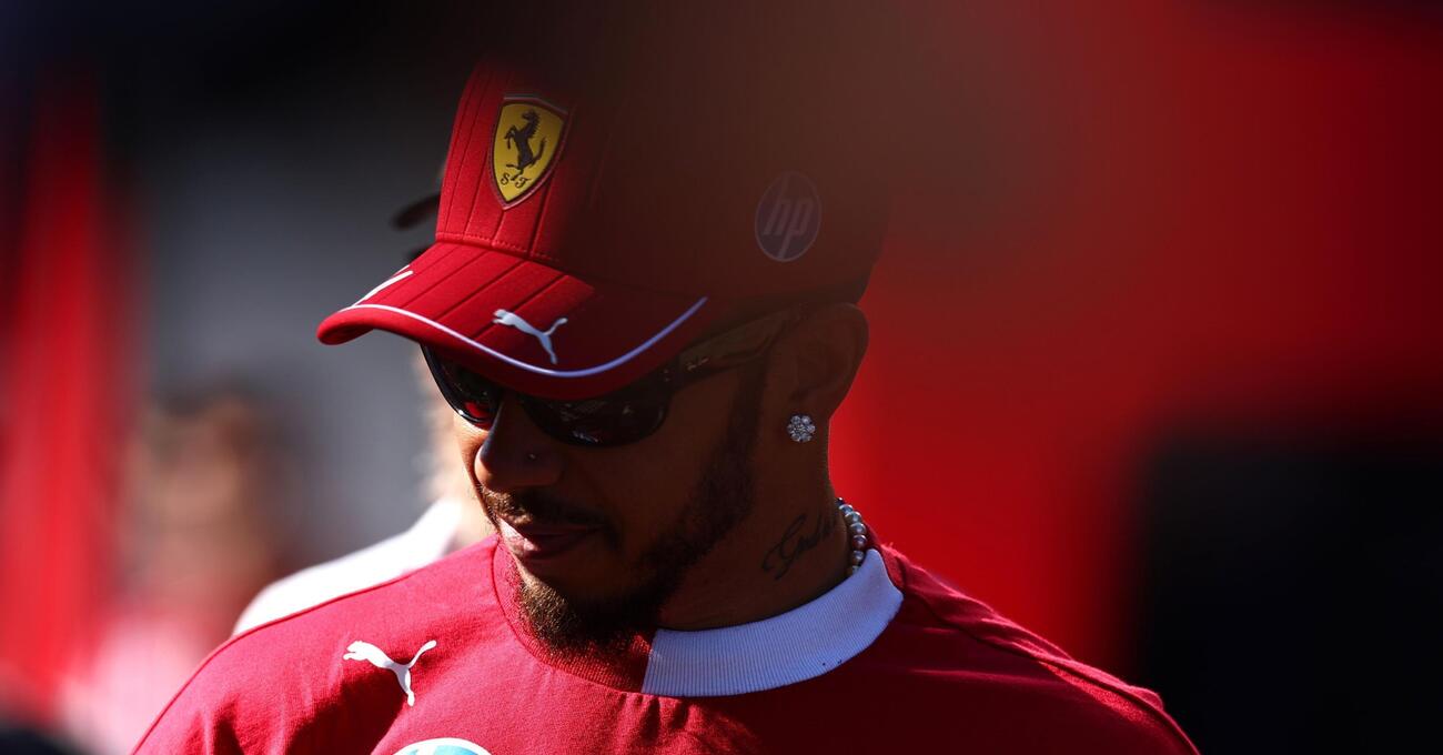 Prendete i popcorn, &egrave; tornato il dissing tra Lewis Hamilton contro Fernando Alonso: ecco cos&rsquo;&egrave; successo e perch&eacute; &egrave; tutto bellissimo