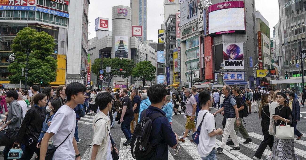 Abbiamo letto “La lezione del Giappone” di Federico Rampini (Mondadori): ma com'è? Un saggio che anticipa le sfide dell'Occidente.  Turismo, hi-tech, soft power: l'Italia impari da Tokyo (se vuole tornare grande...)