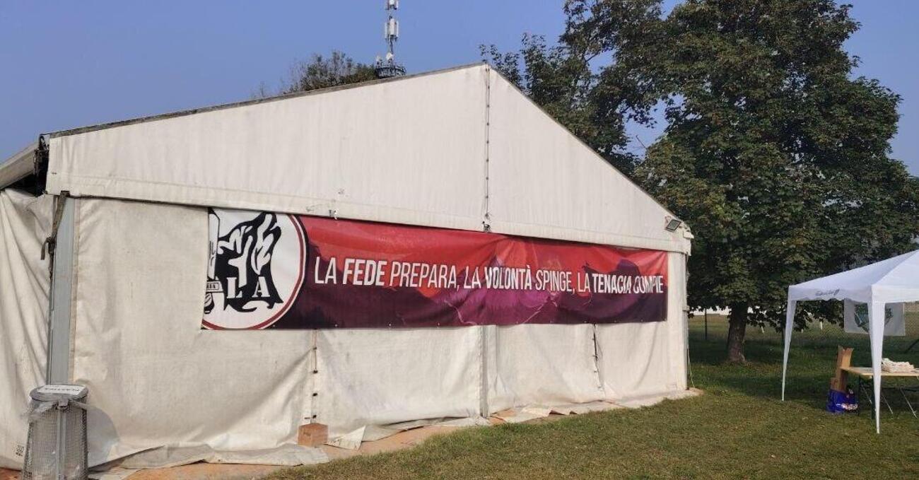 Nei circoli della destra profonda si fa strada un&#039;idea allettante, Meloni al Quirinale, lo abbiamo capito ascoltando il discorso di Alessandro Sallusti alla Festa del Sole