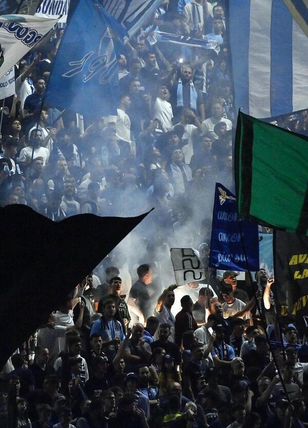 Ombre e indagini in curva Nord: gli ultras della Lazio facevano pressioni sui calciatori?