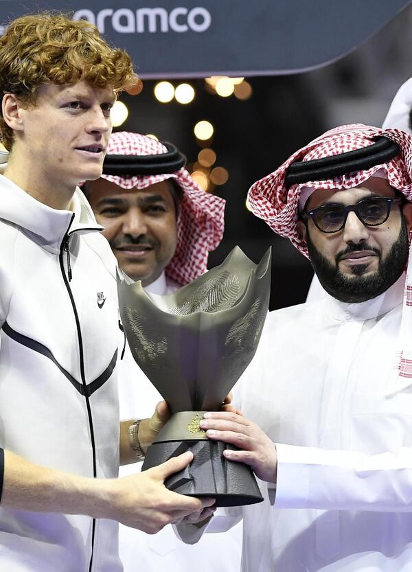 Lo sport è il nuovo soft power e l’Arabia Saudita vuole prendersi tutto: calcio, boxe, motorsport e tennis. Se non ci credete, leggete il nuovo libro inchiesta di James Montague