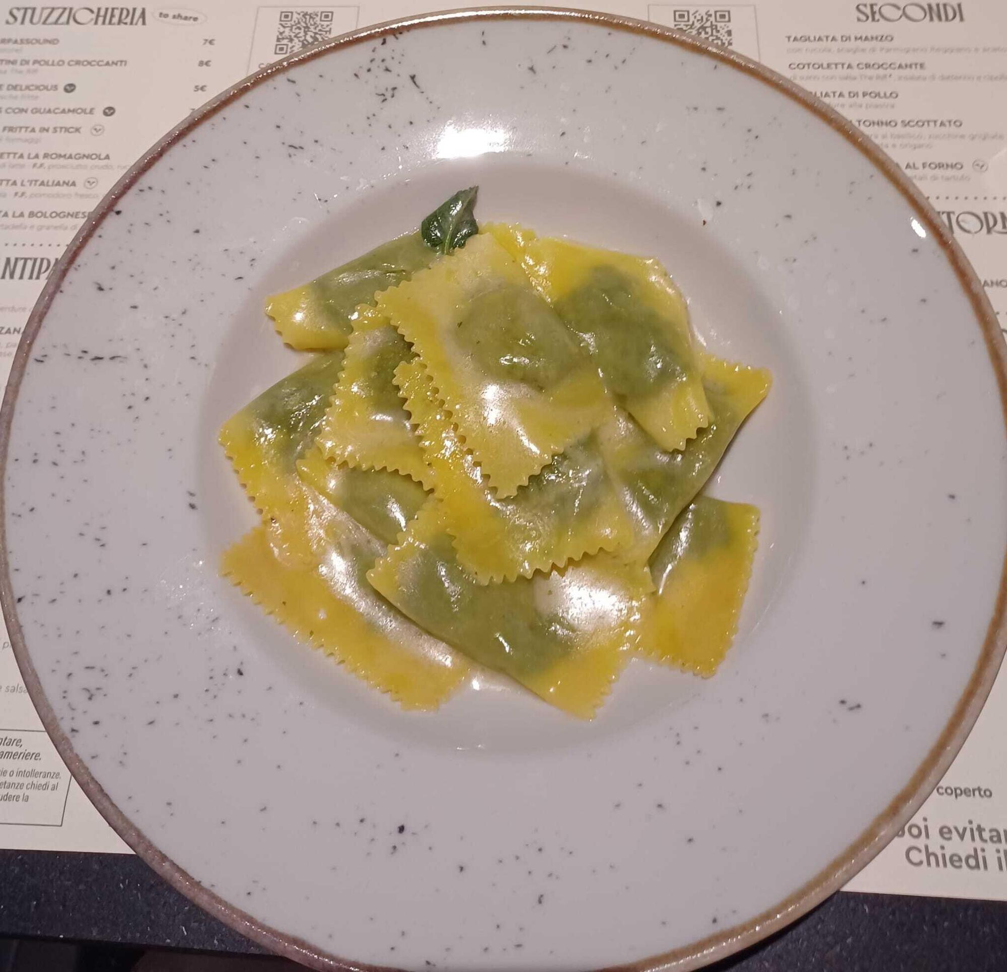 Tortelli verdi con burro, salvia e parmigiano reggiano