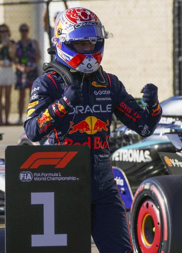Austin, Verstappen in versione pigliatutto si prende anche la pole position: battuto Norris, Ferrari reagisce con Leclerc. Piastri, continua l’incubo a stelle e strisce