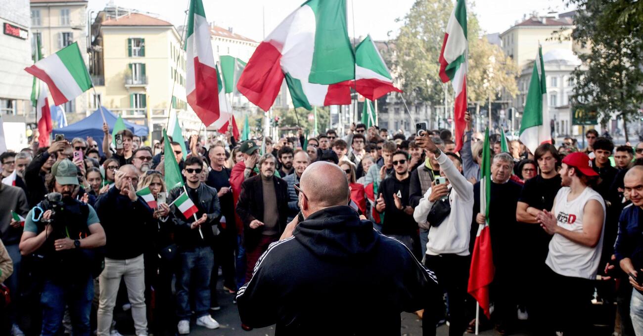 Eravamo in mezzo ai disordini tra Patrioti e comunisti. Ma chi &egrave; Frank Mascia? Johnny Sins&nbsp;o&nbsp;Masaniello?