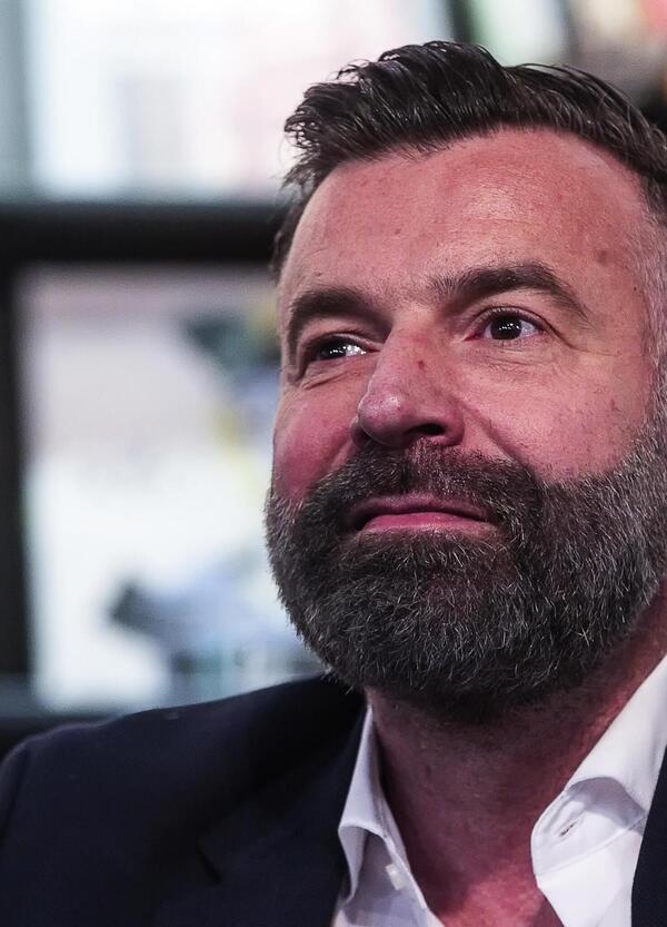  Intervista ad Alessandro Zan sul nuovo documentario SkyTg24 &quot;Orgoglio e Pregiudizio&quot;: &quot;Papa Leone &egrave; contro il matrimonio gay e Meloni alimenta l&#039;odio&quot;