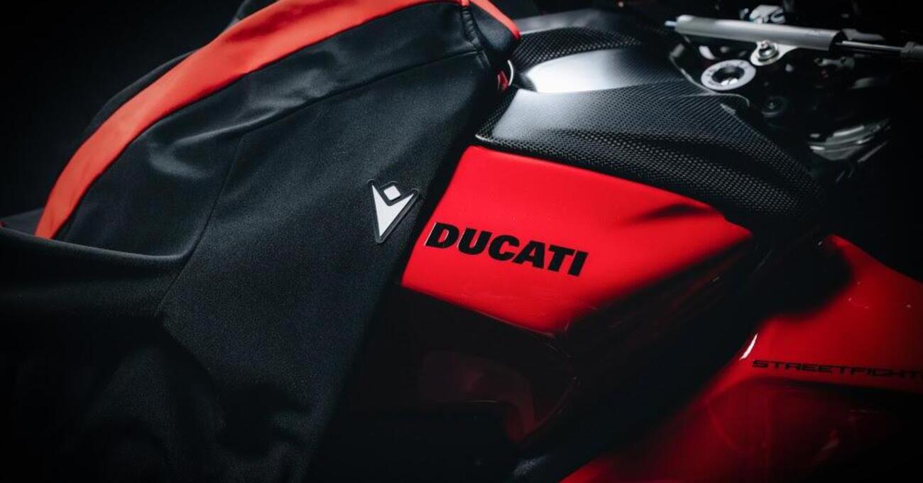 Prima il Bologna, poi Lamborghini, adesso Ducati: Macron ha trovato il modo di mettere insieme la MotorValley ed &egrave; bellissimo