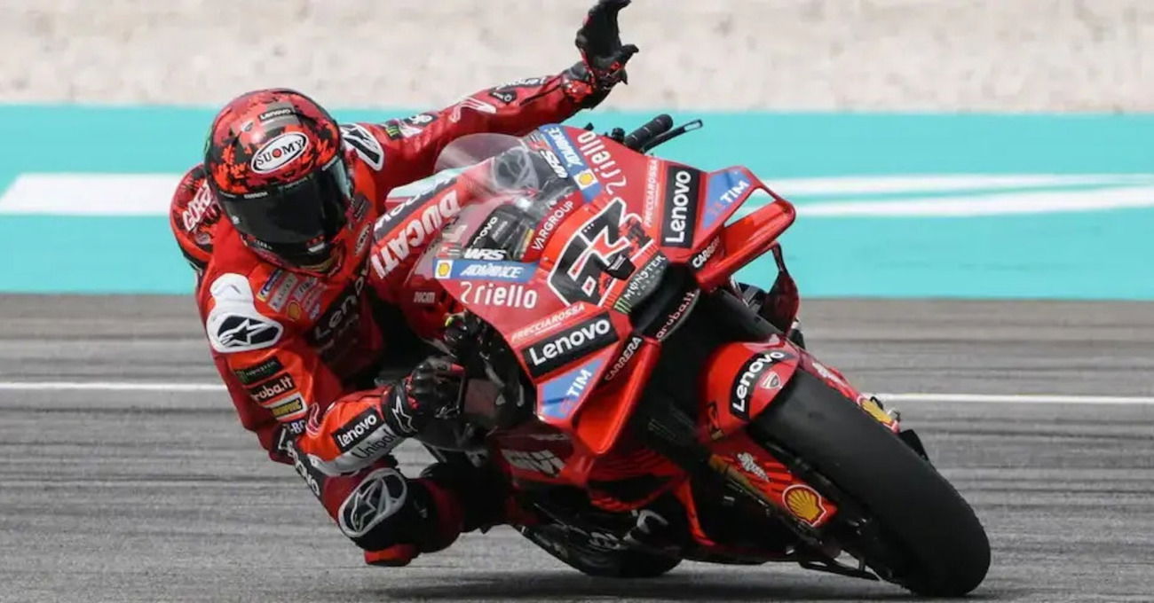È "the revenant" o c'è altro? Pecco Bagnaia fa il Marc Marquez e domina il sabato di Sepang davanti ai Gresini (che fanno festa con Dall’Igna)