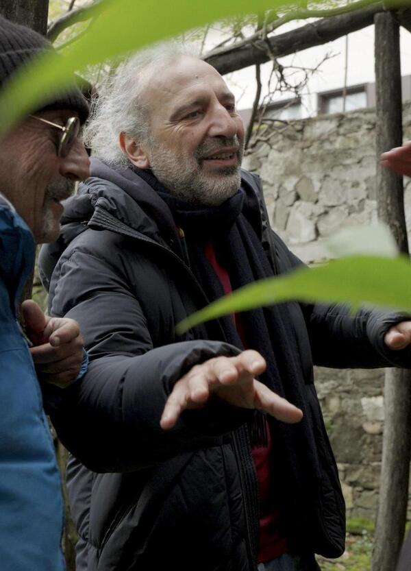 Stefano Bollani a MOW: “Il limite dell’IA? Sa troppe cose. Costruiamo delle comunità per fare musica”. E sul documentario Tutta Vita di Valentina Cenni alla Festa del cinema di Roma…