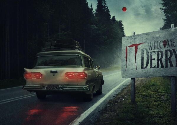 Perch&eacute; King &egrave; sempre il King. Stasera debutta Welcome to Derry e noi ci stiamo leccando le orecchie da nerd. Si apre un Halloween all&#039;insegna di Stephen King: preparate camicie di flanella a quadri e le pile per le torce