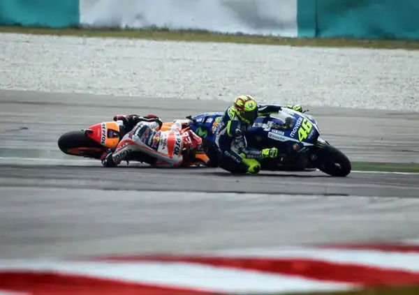 Rossi vs Marquez e quel documentario sul 2015: che futuro vuoi se racconti il passato così? Pecco Bagnaia ha ragione oltre le sue parole