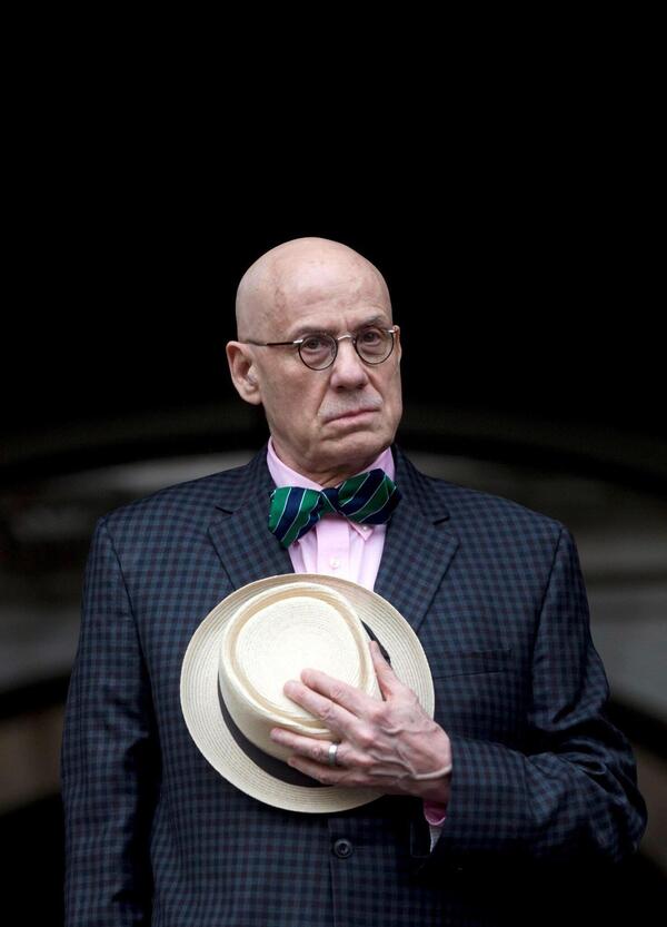 Bellissima l’intervista di Antonio Monda a James Ellroy, ma quando parla di comunisti e di intellettualismo e di minorenni stanno parlando di Pasolini chiamandolo con un altro nome?