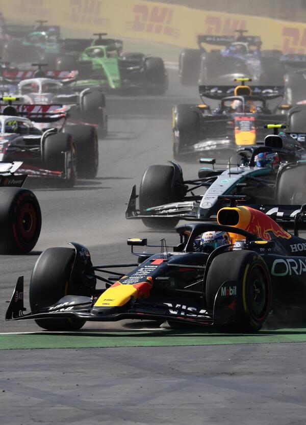 Derapata sull’erba a fuoco e Mondiale ancora nel mirino, questo è Max Verstappen: la rincorsa riparte dal Brasile, altro che Norris già campione