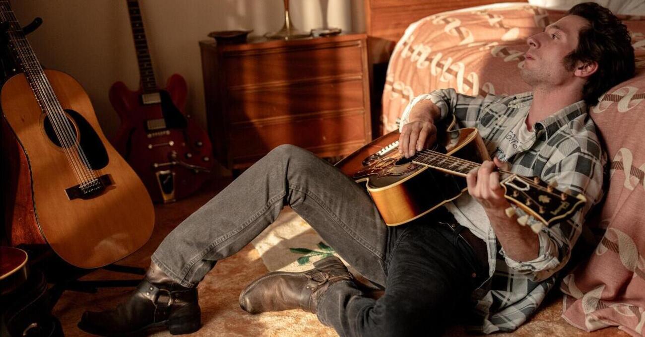 Springsteen – Liberami dal nulla è un film meno originale di quello che sembra. Ma come ne esce il Boss?