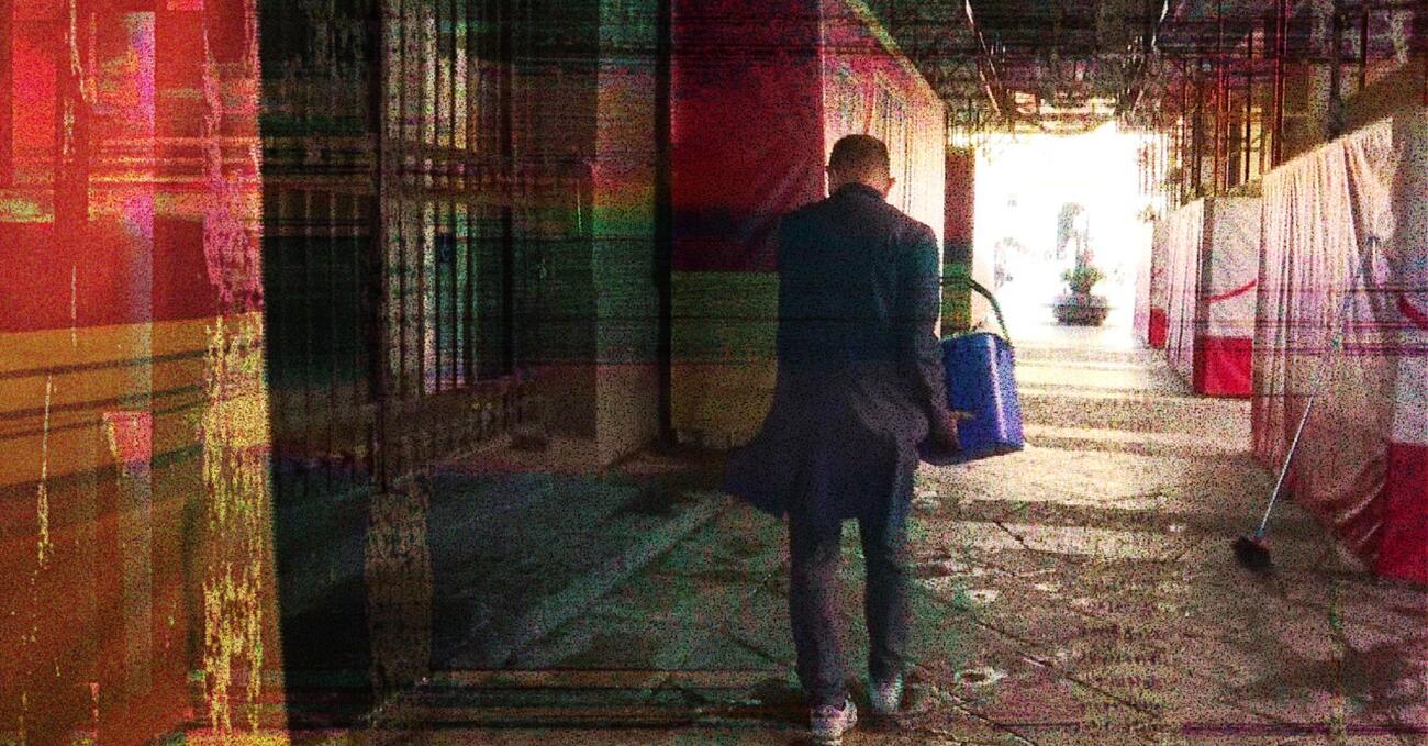 La strana storia dalla società delle pulizie del Teatro San Carlo che si fa pagare meno per vincere il bando, ma da mesi chiede migliaia di euro di straordinari