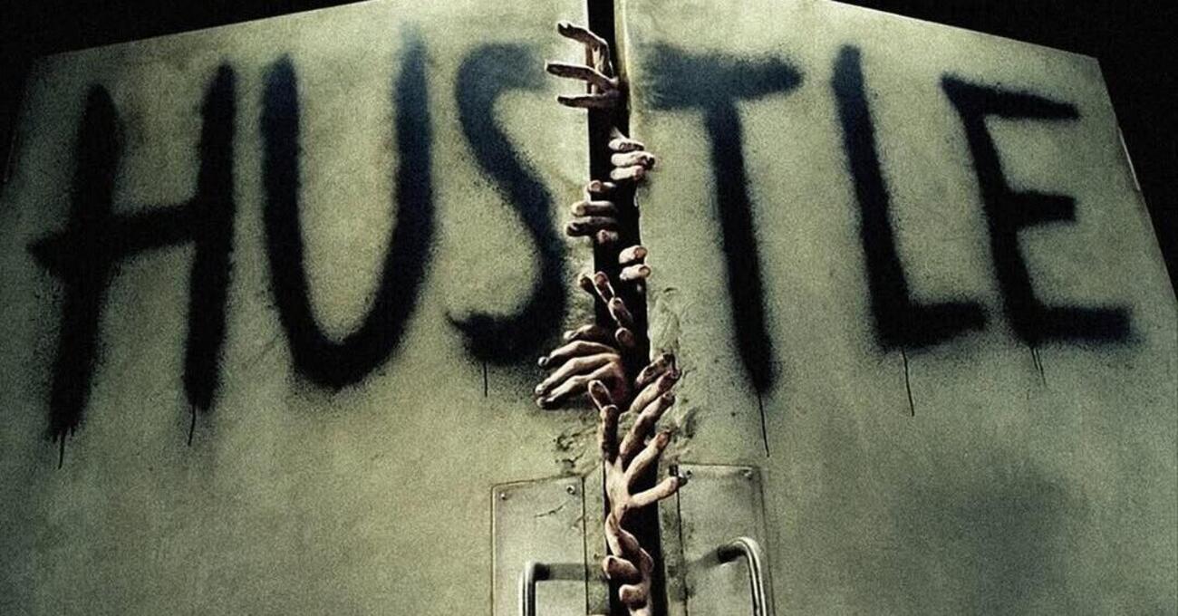 Abbiamo sentito in anteprima Hustle vol 2 di Capo Plaza, ma com’è? Lui sembra un antropologo strafatto di cocaina, per questo ci è piaciuto