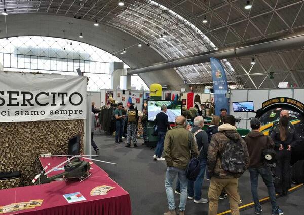 A Militalia, la pi&ugrave; importante fiera di collezionismo militare spunta uno stand filo-putiniano, lo abbiamo notato e vi raccontiamo tutto