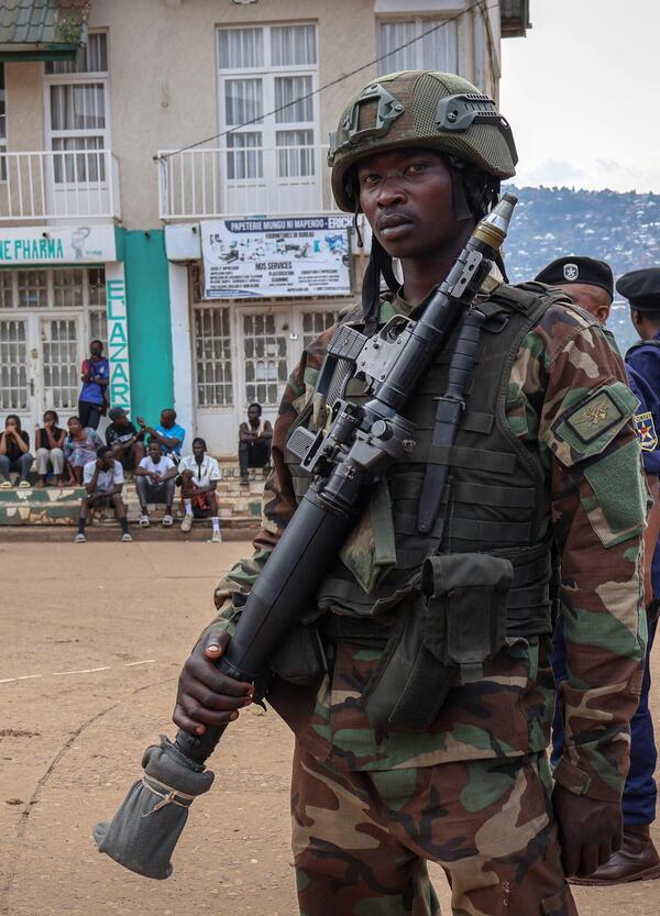 Come si combatte la Terza Guerra Mondiale in Africa: vi spieghiamo chi c&#039;&egrave; dietro ai jihadisti e alle milizie armate che si scontrano. Spoiler: noi 