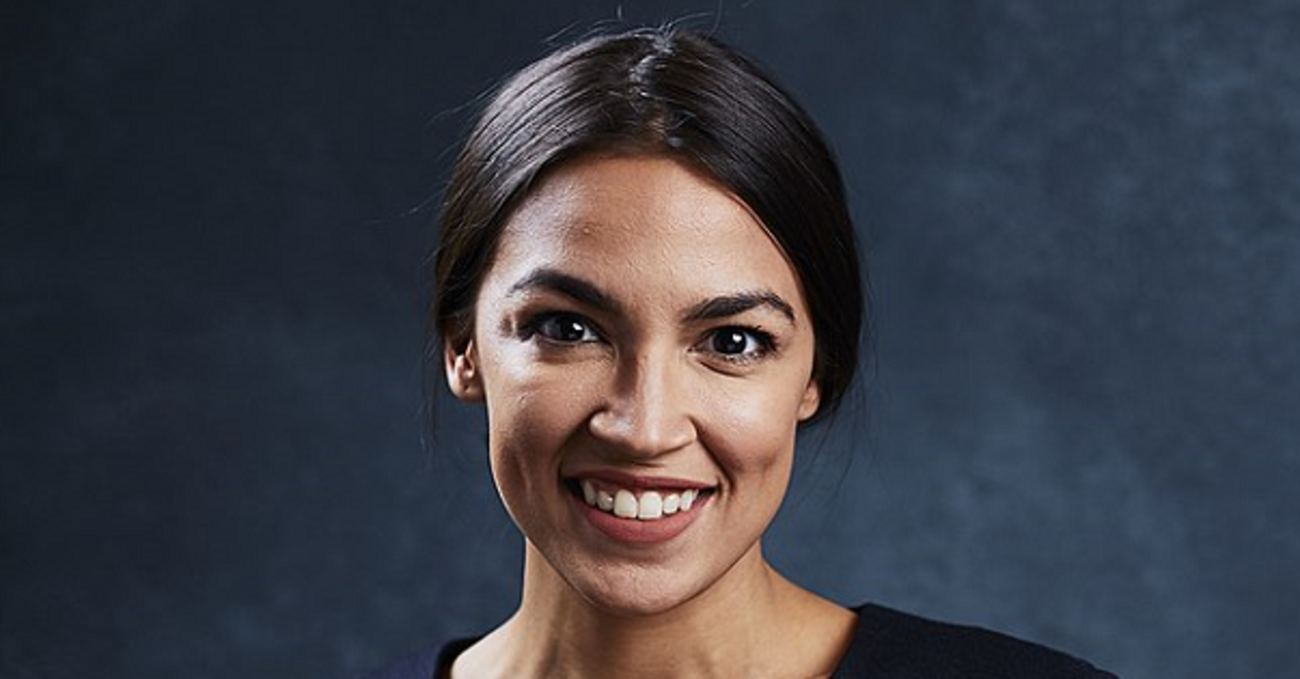 Donald Trump ha detto di essere pi&ugrave; bello di Zohran Mamdani: ma la vera sfida &egrave; tra Melania e Alexandria Ocasio-Cortez, perch&eacute; viviamo in una democrazia estetica