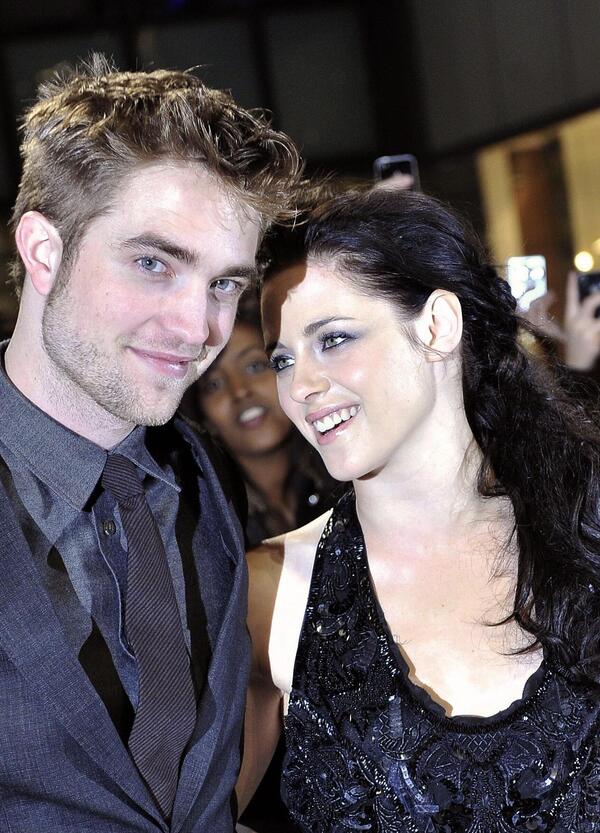 Twilight &egrave; tornato al cinema vent&rsquo;anni dopo mettendoci davanti le nostre illusioni adolescenziali, e ci ha fregati di nuovo. Edward Cullen &egrave; ancora il sogno o &egrave; diventato un incubo? Altro che Bram Stoker&hellip;