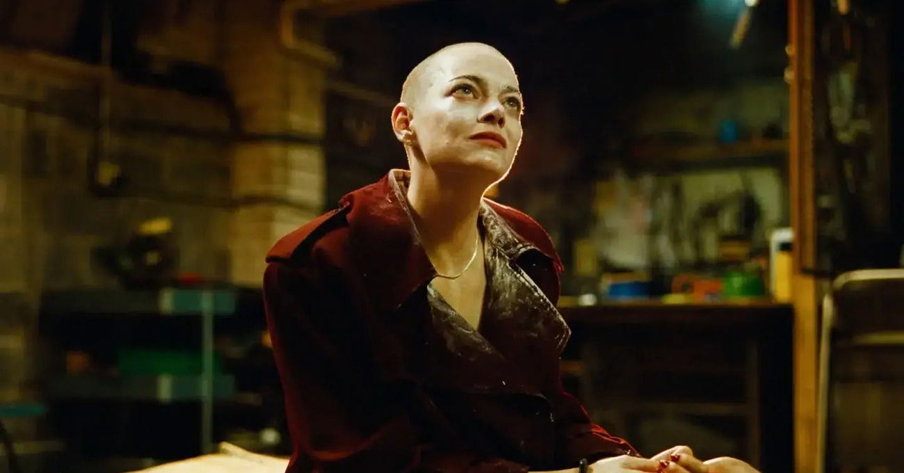 Vincenzo Lanni che accoltella una manager a piazza Gae Aulenti &egrave; la stessa trama di Bugonia. La distopia &egrave; il nuovo realismo