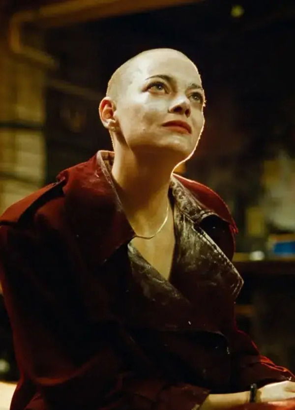 Vincenzo Lanni che accoltella una manager a piazza Gae Aulenti &egrave; la stessa trama di Bugonia. La distopia &egrave; il nuovo realismo