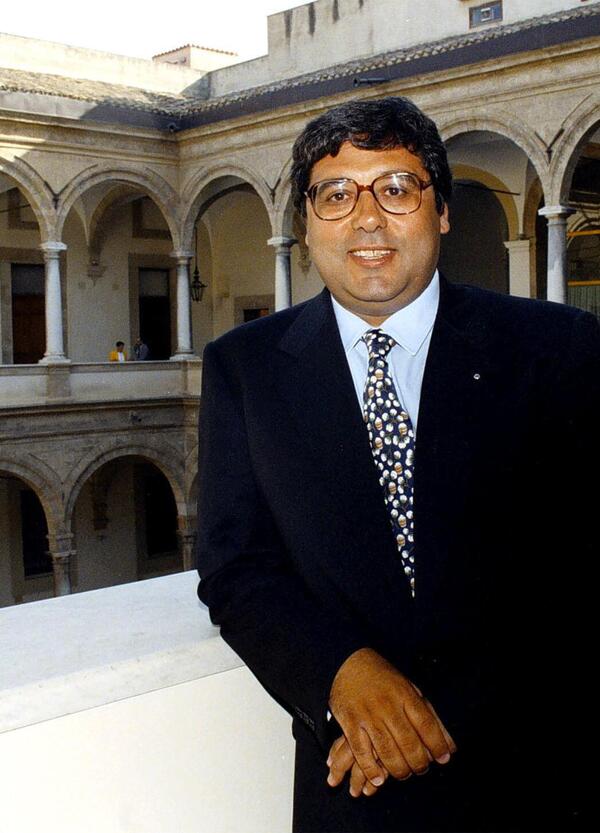 Ma la Lega c&#039;&egrave; o ci fa? Difficile non si sapesse cosa stesse tramando Cuffaro con Sammartino, e delle sue mire sul Ponte&nbsp;di&nbsp;Messina...