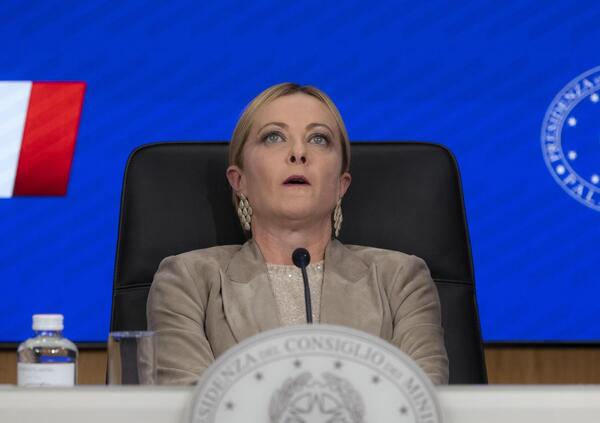 Giorgia Meloni &quot;furiosa&quot; per gli imbrogli in Sicilia. Noi le notizie sulla Sicilia le abbiamo date, ma i giornali nazionali non le riprendono. Giorgia, se vuoi sapere qualcosa, chiedi pure direttamente a noi