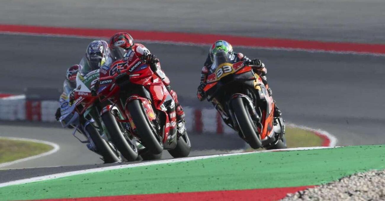 Ah, da quando Marquez non corre pi&ugrave;, &egrave; pi&ugrave; domenica? Pecco Bagnaia: &ldquo;Non ho la trazione di altre Ducati, ma&hellip;&rdquo;