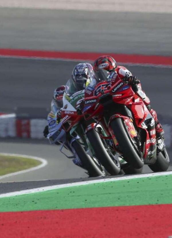 Ah, da quando Marquez non corre pi&ugrave;, &egrave; pi&ugrave; domenica? Pecco Bagnaia: &ldquo;Non ho la trazione di altre Ducati, ma&hellip;&rdquo;