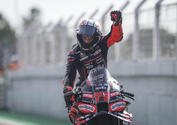 Sono arrivate le giostre, c&#039;&egrave; il roller coaster: Marco Bezzecchi e l&rsquo;Aprilia lanciano la solita maledizione su Pecco Bagnaia che pare scritta da un Dio sadico