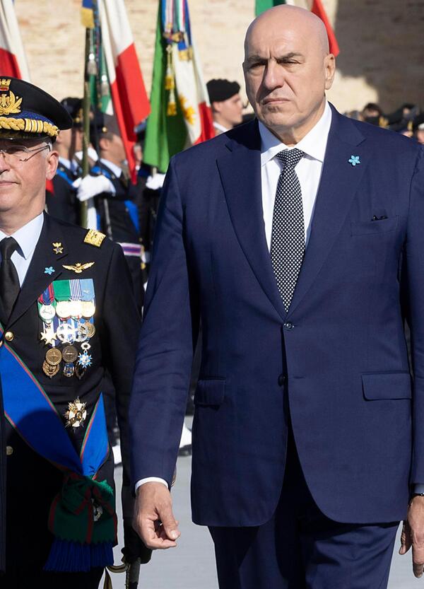 E nel discorso per la Giornata per le forze armate Crosetto tira fuori la &ldquo;guerra cognitiva&rdquo;: quindi &egrave; ufficiale, ci stanno fottendo il cervello? Ne abbiamo parlato con l&rsquo;esperto Emanuel Pietrobon