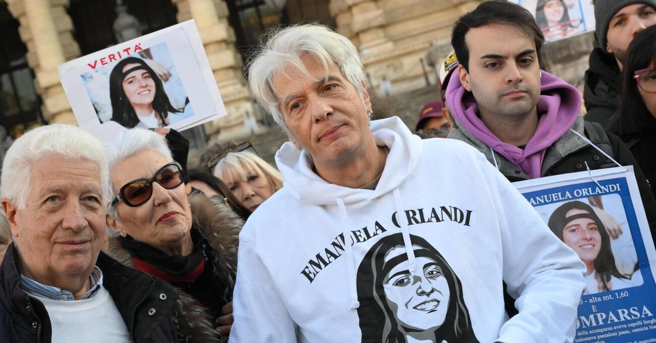 Emanuela Orlandi &egrave; stata pedinata dalla Banda della Magliana prima del rapimento? Chi &egrave; che l&rsquo;ha strattonata per strada? E cosa intendevano con la frase &ldquo;eccola &egrave; lei?&rdquo; &Egrave; il Vaticano il mandante dietro De Pedis?