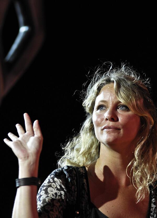 Siamo stati nell&rsquo;iperuranio con Flavia Vento: &ldquo;Io spiritual coach, invito Teo Mammucari ai miei corsi da 30 euro. E presto torno in TV&rdquo;