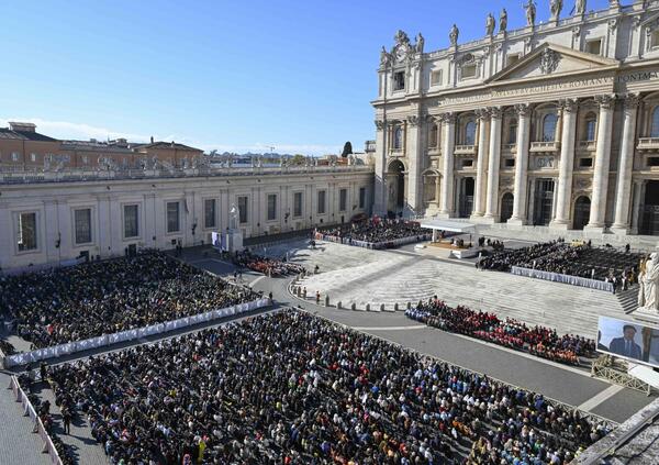 &quot;Le guardie svizzere non sono naziste&quot;, ma l&#039;incidente in San Pietro inguaia il Vaticano con Israele. Ce lo spiega il vaticanista Nico Spuntoni