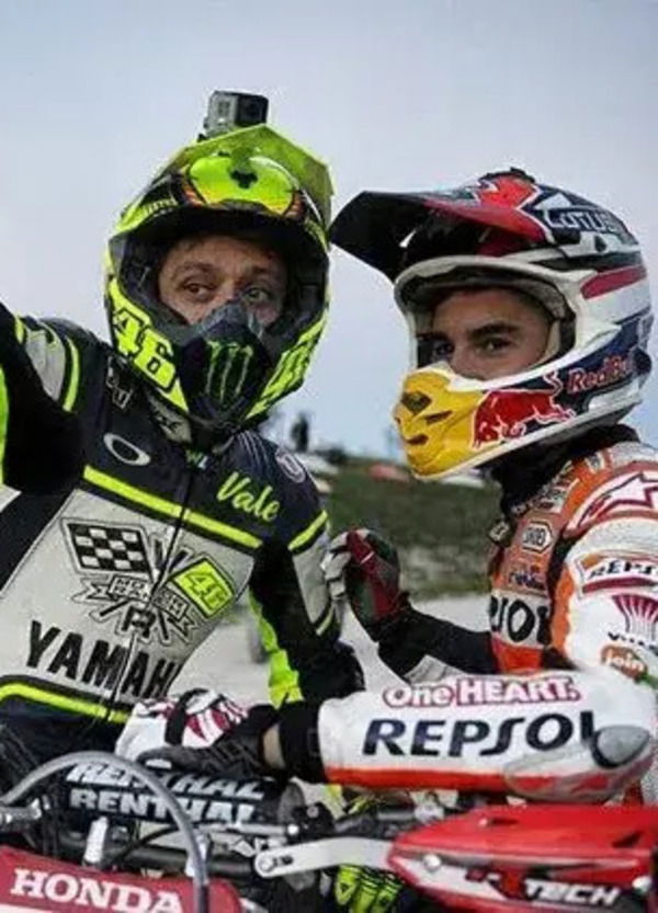 [VIDEO] &ldquo;Marc contro Marquez&rdquo; e &ldquo;l&rsquo;arte del comeback&rdquo; spiegata anche a Pecco Bagnaia: beccatevi questo Marc Marquez (anche su Valentino Rossi)