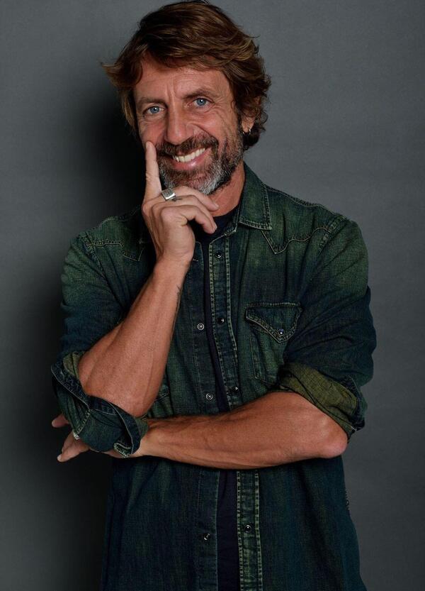 Il direttore del Day Time Rai, Angelo Mellone, parte con un podcast su Chora Media, Ripetizioni d&rsquo;amore. Sembrano i &ldquo;comizi&rdquo; di Pasolini ma &egrave; tutto nei giorni nostri: lo abbiamo intervistato