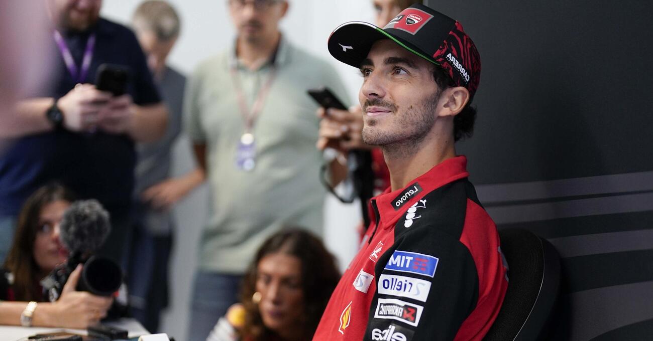 La MotoGP a Valencia sar&agrave; un circo: Pecco Bagnaia sembra rinato, Marco Bezzecchi &egrave; l&rsquo;uomo da battere e Pedro Acosta punta a tingersi i capelli