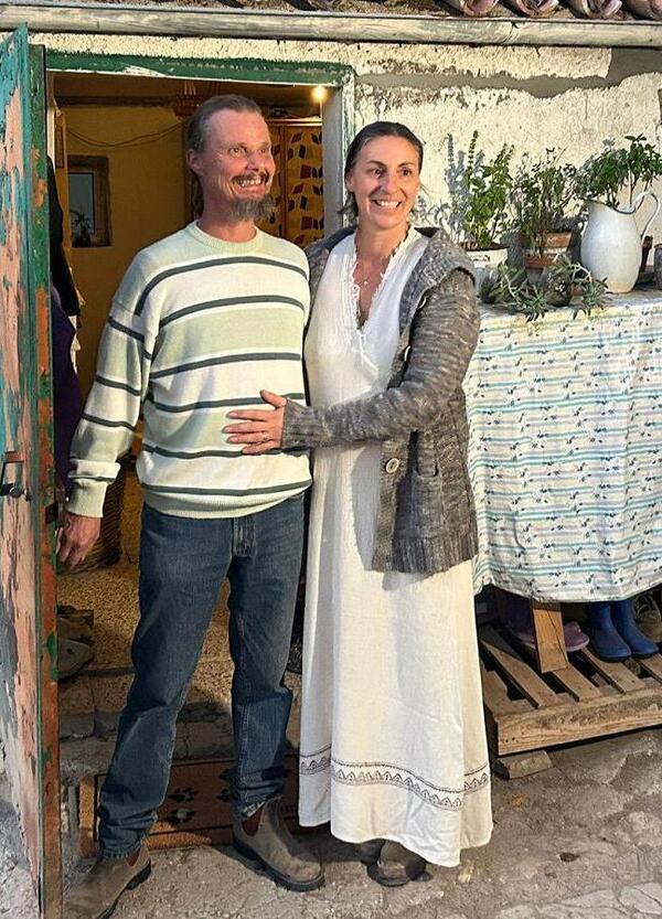 Basta rompere il caz*o alla famiglia che vive nel bosco: fanno paura perch&eacute; vivono in modo diverso? Spaventa di pi&ugrave; la tragedia annunciata di una madre che taglia la gola al figlio, ma nessuno lo ammette&hellip;