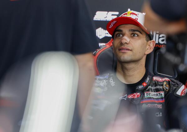 Valencia sta per darci la gara dell&rsquo;anno tra Acosta e Bezzecchi? Intanto Bagnaia &egrave; tornato a soffrire (e nei test sar&agrave; durissima)