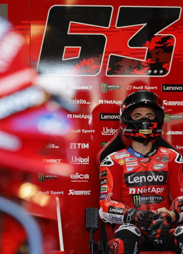 Un serafico Pecco Bagnaia a Valencia non ce lo aspettavamo, invece eccolo: &ldquo;Una moto rimasta senza benzina, l&rsquo;altra non riusciamo a usarla&rdquo;